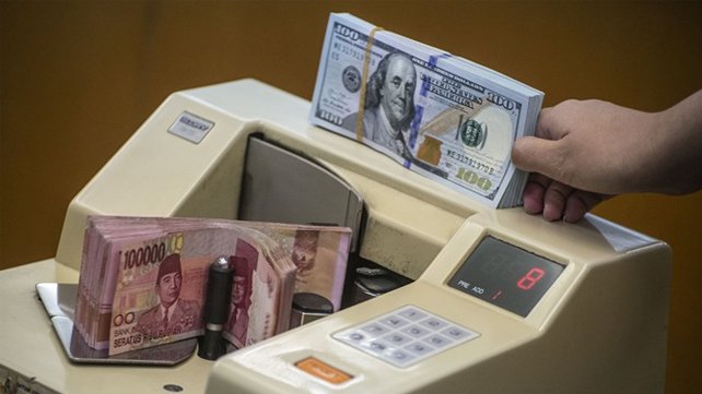 Rupiah Tertekan Lagi, Kini Rp16.928 per Dolar AS