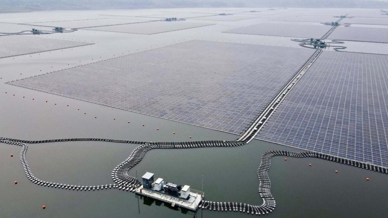 Kementerian ESDM Siapkan Deregulasi PLTS, Target Energi Surya Indonesia Tembus 100 GW