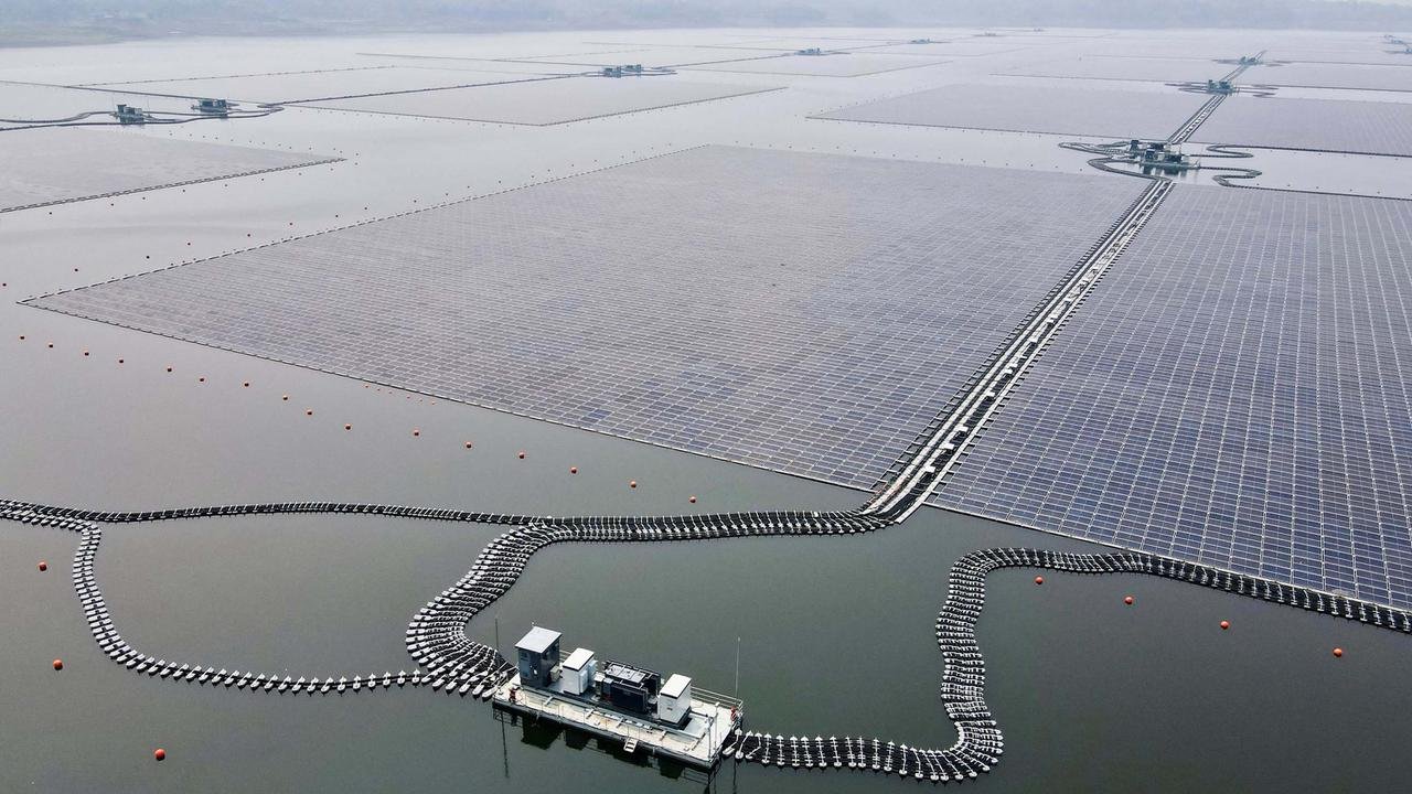 Kementerian ESDM Siapkan Deregulasi PLTS, Target Energi Surya Indonesia Tembus 100 GW