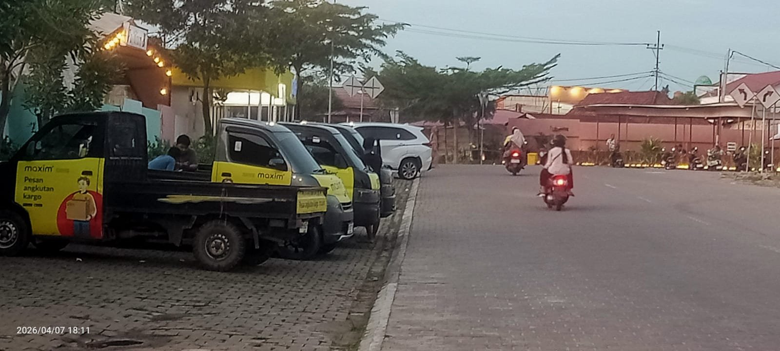 JBC Jadi “Ladang Rezeki” Driver Ojek Online, Grab dan Maxim Ramai Mangkal Disini