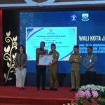 Supratman Andi Agtas Puji Program Kampung Bahagia Maulana Saat Kunjungan ke Kota Jambi