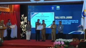 Supratman Andi Agtas Puji Program Kampung Bahagia Maulana Saat Kunjungan ke Kota Jambi