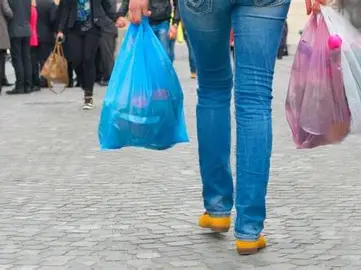 Harga Plastik Melonjak 80%, Pemerintah Cari Solusi Selamatkan UMKM