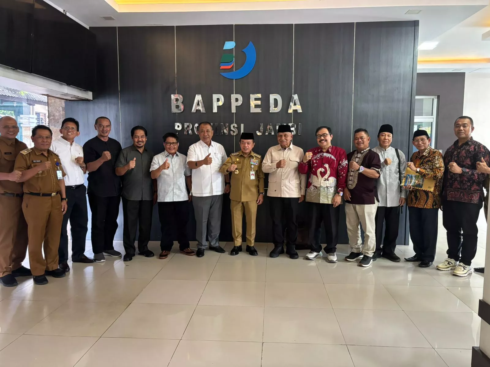 Gubernur Al Haris Bahas Capaian Jambi Mantap 2025, Ekonomi Tumbuh 4,93 Persen