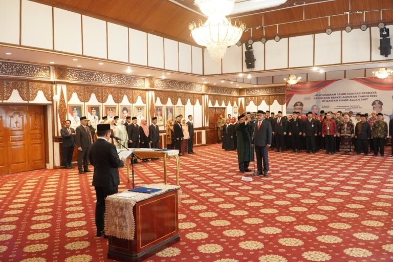 Sudirman Resmi Jadi Komisaris Utama Bank Jambi, Ini Pesan Gubernur Al Haris