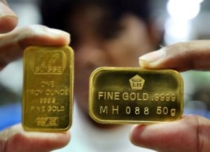 Harga Emas Antam Turun Rp50.000, Buyback Terkoreksi Tajam