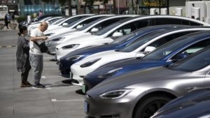 Senator AS Desak Donald Trump Tutup Pasar Otomotif Untuk China