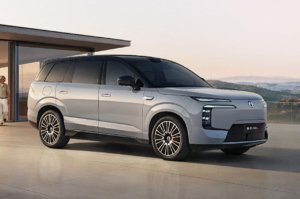 Harga BYD Denza N8L Terbaru Mulai Rp866 Juta, Ini Spesifikasinya