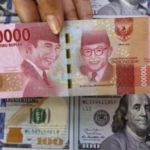 Rupiah Tembus Rp17.064 per Dolar AS, Terpuruk!