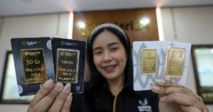 Harga Emas Pegadaian Hari Ini Kompak Turun!