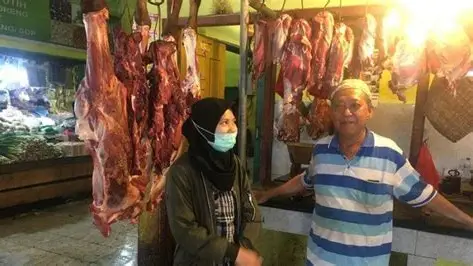Harga Daging Sapi dan Ayam Broiler di Pasar Angso Duo Turun