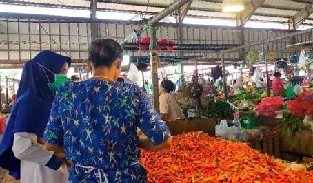 Harga Cabai Rawit Merah di Pasar Angso Duo Tembus Rp70 Ribu per Kg