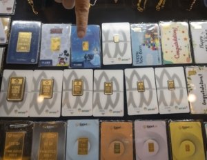 Harga Emas Pegadaian Kompak Turun, Warga Jambi Bisa Cek Disini!
