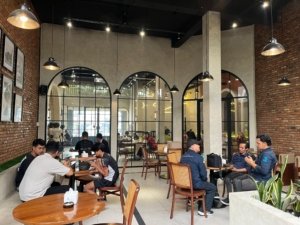 Bukan Sekadar Nongkrong, Cloudnine Coffee & Eatery Jadi Kantor Kedua Pekerja di Jambi