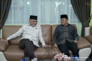 Wali Kota Jambi Dampingi Menteri Haji Sambut 444 Jamaah Haji Kloter 20