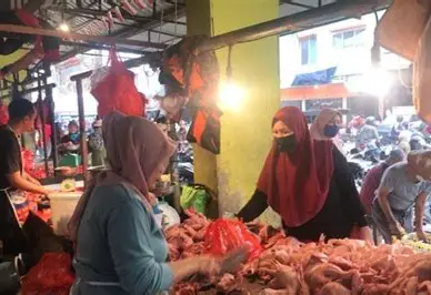 Kabut Asap Jambi Makin Pekat, Harga Sembako di Pasar Angso Duo Masih Stabil