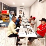 Blunder Fatal di Meja Utama! Yosi Buang Kemenangan, Izhar Bafadhal Menggila di Babak 6 Turnamen 10 Best Chess Player Jambi 2026