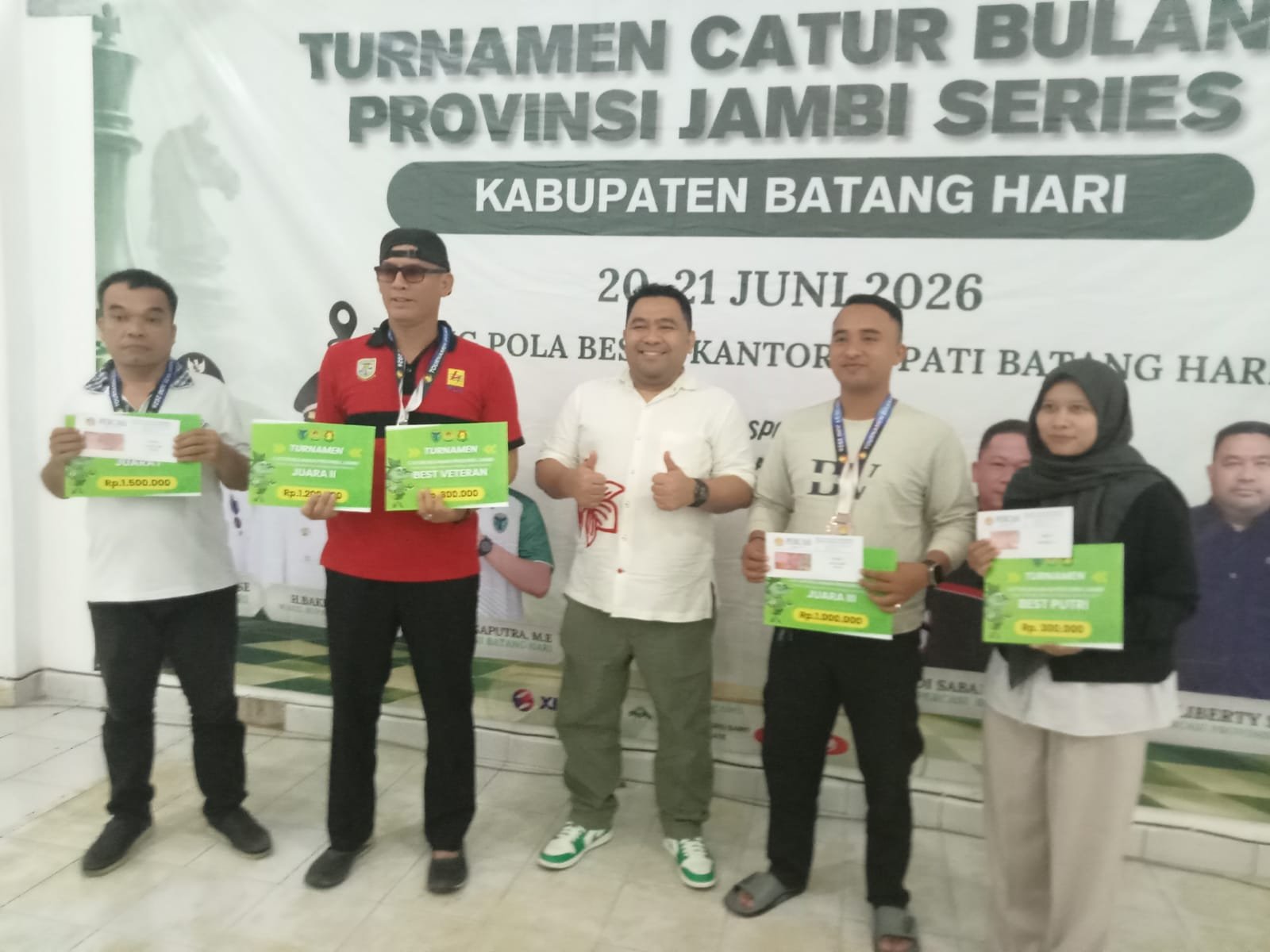 Tanjung Jabung Barat Juara Umum Turnamen Catur Percasi Jambi Seri V di Batang Hari