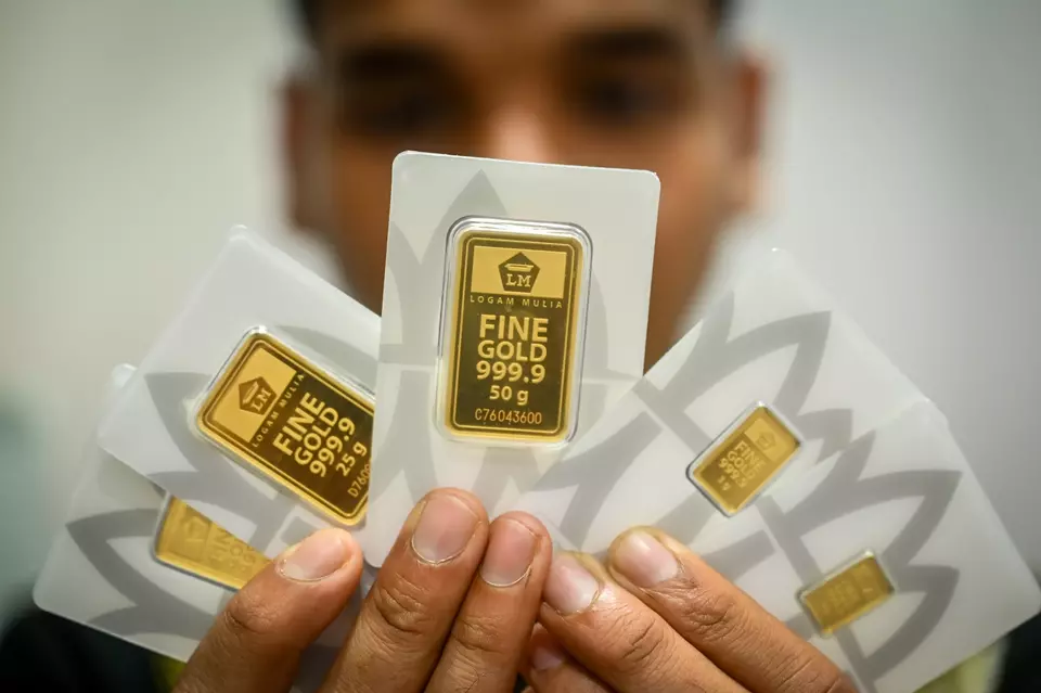 Harga Emas Antam Hari Ini Anjlok Rp10.000, Simak Harga Terbaru dan Buyback