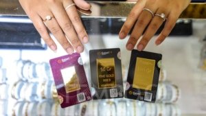 Emas Pegadaian Kompak Ambruk! UBS Paling Dalam, Turun Rp18 Ribu