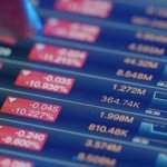 Sentimen MSCI dan Rupiah Loyo Bikin IHSG Ambles Tajam