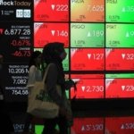 IHSG Dibuka Melemah, Imbas Sentimen Royalti Energi dan Geopolitik
