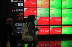 IHSG Dibuka Melemah, Imbas Sentimen Royalti Energi dan Geopolitik