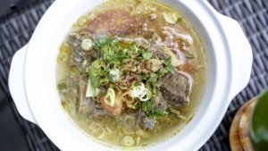 Rahasia Sop Kambing Bening Tanpa Bau Prengus, Dijamin Gurih dan Segar!
