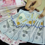 Rupiah Kembali Masuk Zona Merah, Melemah ke Rp17.685 per Dolar