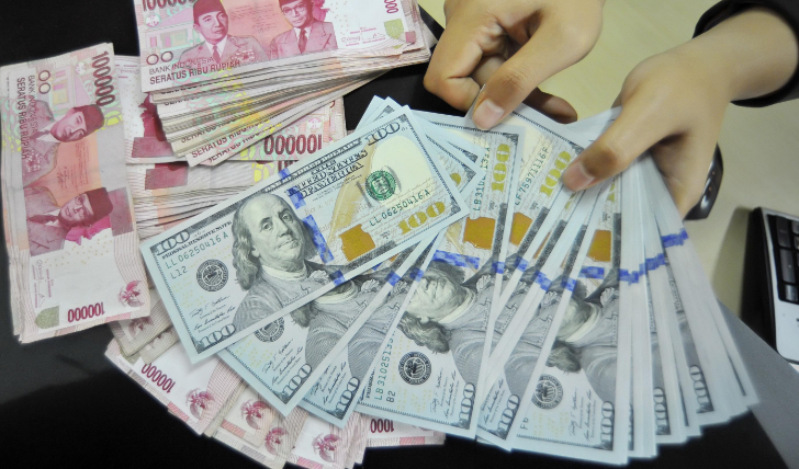 Rupiah Kembali Masuk Zona Merah, Melemah ke Rp17.685 per Dolar