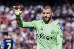 Maarten Paes Jadi Andalan Ajax! Tampil 90 Menit, Kini Dibidik untuk Lawan FC Sion