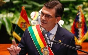 Redam Aksi Protes, Presiden Bolivia pangkas gajinya dan kabinet