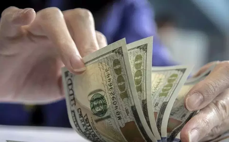 Rupiah Makin Tertekan! Nilai Tukar Terkini Tembus Rp18.035 per Dolar AS