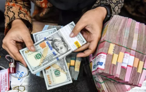 Rupiah Kian Dekati Rp18.000, Dolar AS Turun Tipis
