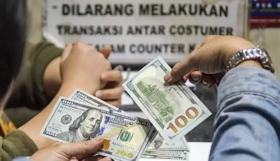 Makin Dekat Rp18 Ribu, Rupiah Dibuka Rp17.948 per Dolar AS