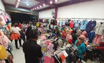 Toko Baju Tak Bisa Lagi Hanya Menunggu Pembeli Datang