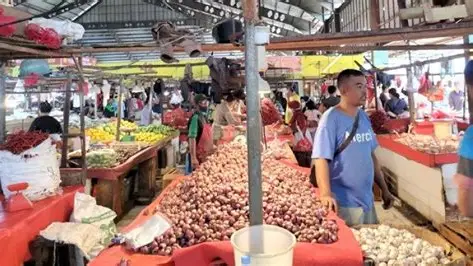 Harga Cabai dan Bawang Kompak Turun di Pasar Angso Duo, Beras Belido Justru Naik